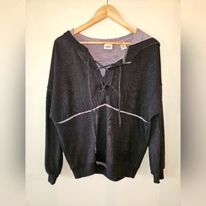 Daytrip Top Gray/Black with purple hooded sweatshirt. Lightweight & Stretchy Sm